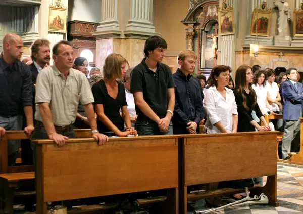 Omicidio Poggi, LE PALPEBRE DI CHIARA SONO STATE TAGLIATE PERCHE HA VISTO QUALCOSA CHE NON DOVEVA VEDERE? L&rsquo;ipotesi della dottoressa Regimenti: &ldquo;Un'esecuzione brutale, uccisa da chi la odiava. Gli assassini? Almeno due, e le armi&hellip;&rdquo;