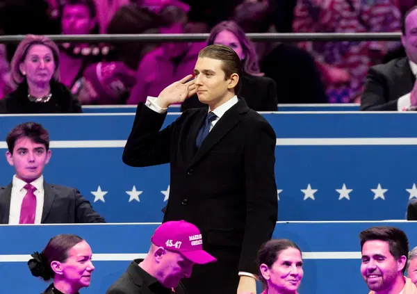 Ok, ma chi &egrave; la &ldquo;fidanzata&rdquo; del figlio di Trump, Barron? La bomba alla Casa Bianca: &ldquo;Chi dice che se sei protetto dai servizi segreti non puoi uscire con qualcuno?&rdquo; Ecco quello che sappiamo