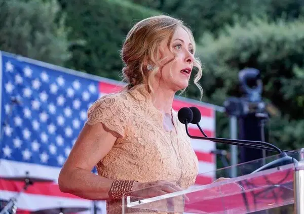 Meloni, Salvini, Tajani e Tilman J. Fertitta: ecco come si &egrave; ridotta l&rsquo;Italia, che compra gas e armi dagli USA mentre viene mandata a grigliare salsicce per il 4 luglio