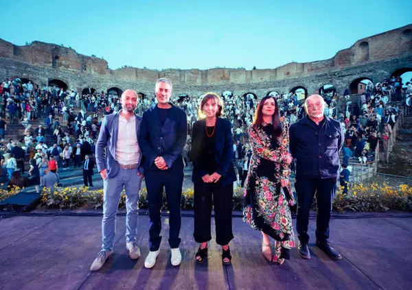 Ma sapete che il Premio Strega non se lo fila pi&ugrave; nessuno? Da viagra per le vendite a concorso pubblico "truccato". Quanti in spiaggia leggeranno &ldquo;L&rsquo;Anniversario&rdquo; di Bajani (vincitore) e gli altri libri della Cinquina?