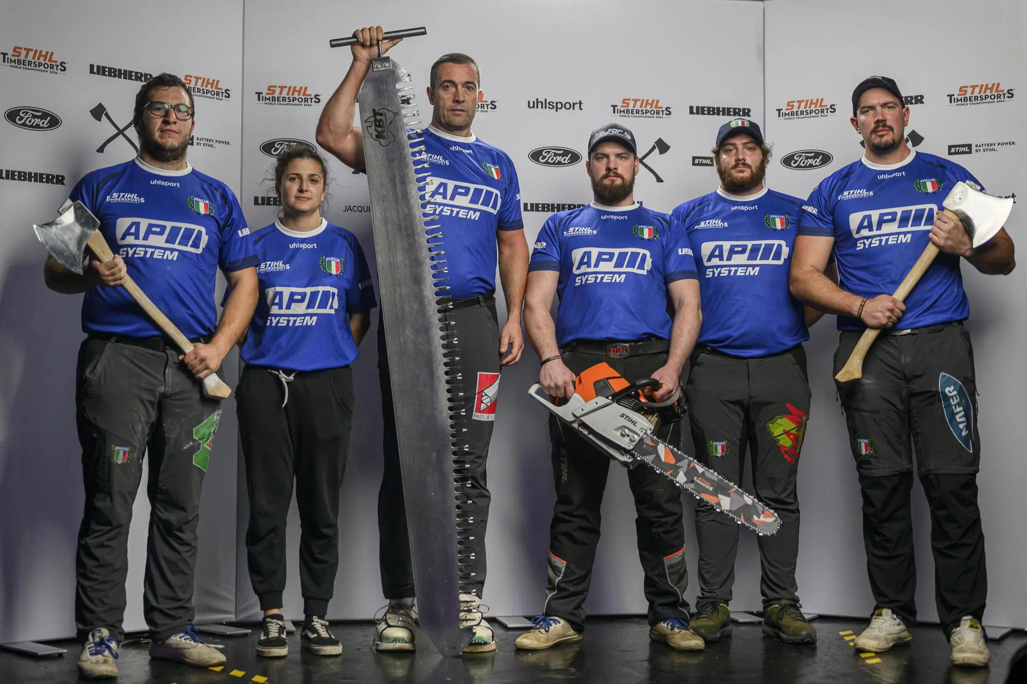 Andrea Rossi (il pi&ugrave; alto) e i compagni di nazionale