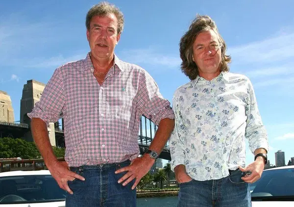 Le BOMBE di James May su Clarkson: &ldquo;La mia nemesi. Mi scambiano per lui e mi chiedo cosa ho fatto di male&rdquo;. Il pub migliore &egrave; quello di Jeremy? &ldquo;No, il mio: siamo armati e non c&rsquo;&egrave; fila&rdquo;. E l&rsquo;ex Top Gear smonta i sandwich (e la pizza): &ldquo;Cibo della crisi&rdquo;