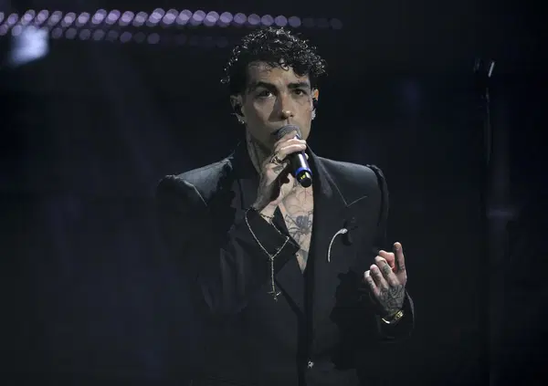 Giuseppe Cruciani finto crudele, Ornella Vanoni l&rsquo;eterosessuale &ldquo;pentita&rdquo;, Naomi Campbell fedele a Papa Francesco, Tony Effe e la Birkin ed Elton John e il &ldquo;pacco&rdquo; al matrimonio di Bezos a Venezia&hellip; A tutto gossip con Alessi