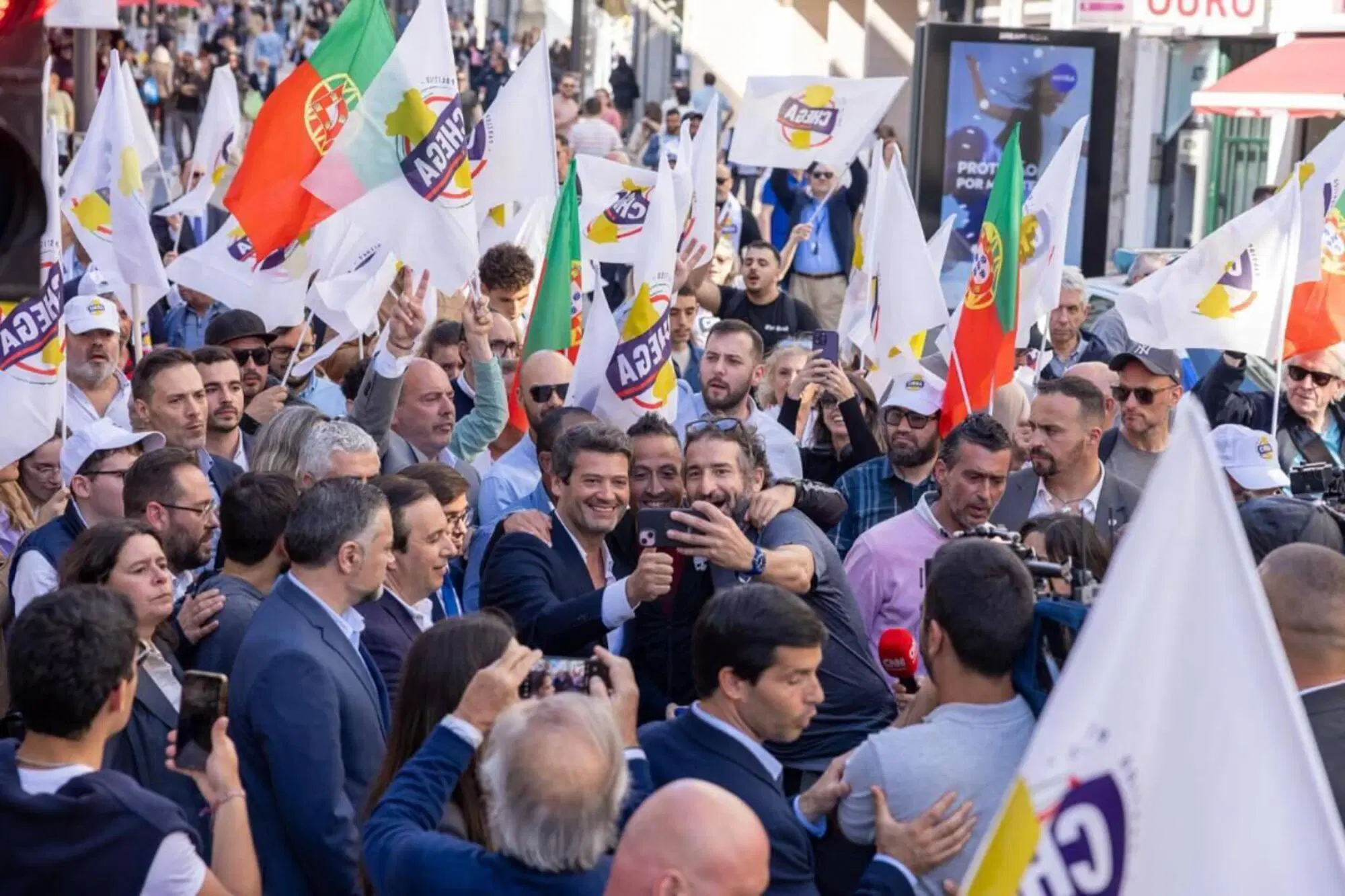 Andr&eacute; Ventura a una manifestazione di Chega!