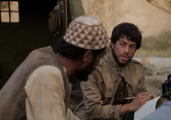 Abbiamo visto al cinema Albatross, il film di Giulio Base su Almerigo Grilz, ma com'&egrave;? Una pellicola di propaganda, certo, ma tutta l'arte &egrave; propaganda. E Giancarlo Giannini...