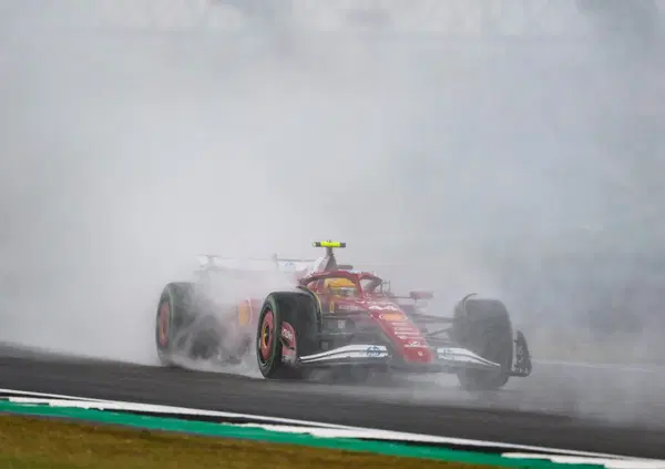 Perch&eacute; il muretto Ferrari ha sbagliato la strategia di Lewis Hamilton? Vasseur spiega l&rsquo;errore di Silverstone mentre Vigna discute il futuro del Team Principal