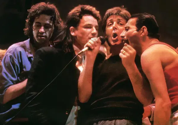 Cosa rimane del Live Aid 40 anni dopo? Gabriele Medeot: &ldquo;Irripetibile. Oggi nessuno &egrave; pi&ugrave; ingenuo&rdquo;. I ricordi (in un libro) dei Queen leggendari, di Collins stacanovista e di Clapton che rischi&ograve; di&hellip;  