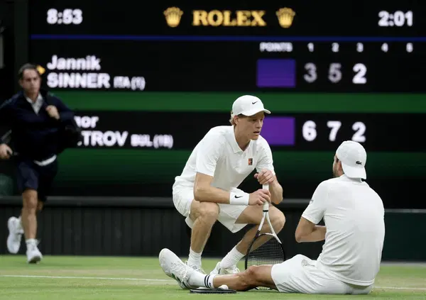 Wimbledon, come sta Sinner dopo il problema al braccio? Cosa dicono gli accertamenti? Intanto Jannik confessa che il dolore &ldquo;l&rsquo;ho sentita parecchio&rdquo; e Londra senza Panichi sia e Badio si deve &ldquo;adattare&rdquo; con un fisioterapista che&hellip;