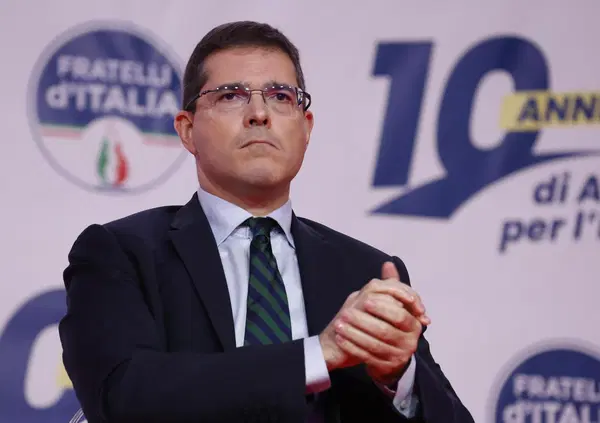 Daniele Capezzone asfalta Luca Sommi a Filorosso: &ldquo;Secondo te dovrei farmi l&rsquo;auto elettrica, poi l&rsquo;intervento green a casa, ma i soldi me li date tu, Conte, Bonelli e Schlein?&rdquo;