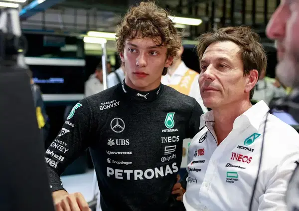 Kimi Antonelli vede il buio dopo il disastro di Silverstone: &ldquo;Al momento sembra che tutto vada male&rdquo;. Ma la lezione totale arriva&nbsp;da&nbsp;Toto&nbsp;Wolff