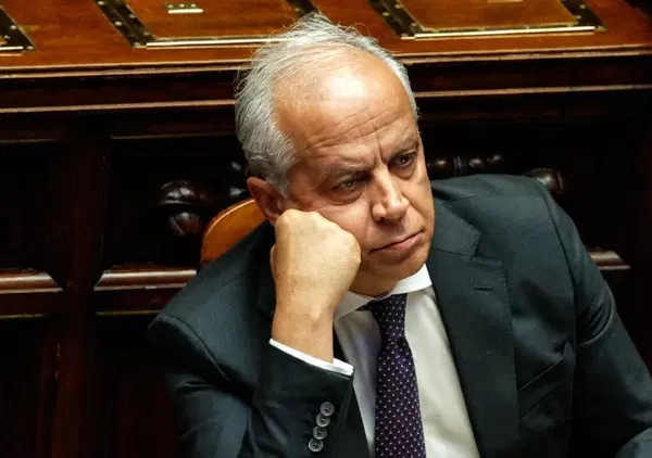 UNA FIGURA DI MERDA? Perch&eacute; il ministro Piantedosi &egrave; stato respinto dalla Libia? C&rsquo;entra Haftar, ma il risultato&hellip;