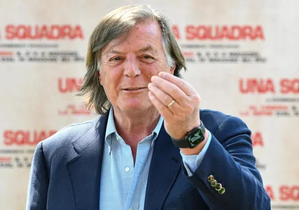 Avete visto come Paolo Bertolucci percula Panatta per il suo compleanno? &ldquo;Scandaloso che Wimbledon non si fermi per i 75 anni di uno dei pi&ugrave; grandi viveur che il Regno Unito abbia mai conosciuto&rdquo;. E gioca con l&rsquo;Ia: &ldquo;Eccolo che festeggia con le sue ex&hellip;&rdquo;