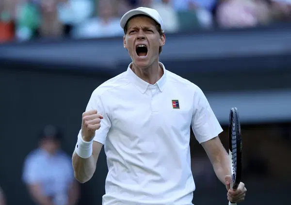 SANTOPADRE TOTALE A MOW: &ldquo;La finale di Wimbledon? Punto su Alcaraz ma tifo Jannik&rdquo;. Poi sul CODICE SINNER e la cacciata di Panichi e Badio con l&rsquo;infortunio al braccio: &ldquo;Sapeva che sarebbe potuto accadere&rdquo;. E su Djokovic che &ldquo;non muore mai&rdquo; e Sonego...