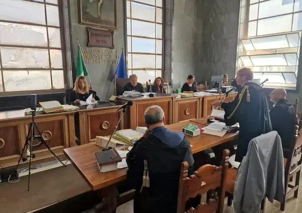 &ldquo;Irrituale ingerenza italiana&rdquo;: IL RUGGITO DEL VATICANO ALLA SBARRA, che alla prima udienza del &ldquo;processo Becciu&rdquo; cita come teste il sottosegretario Mantovano (uomo ombra di Giorgia Meloni) 