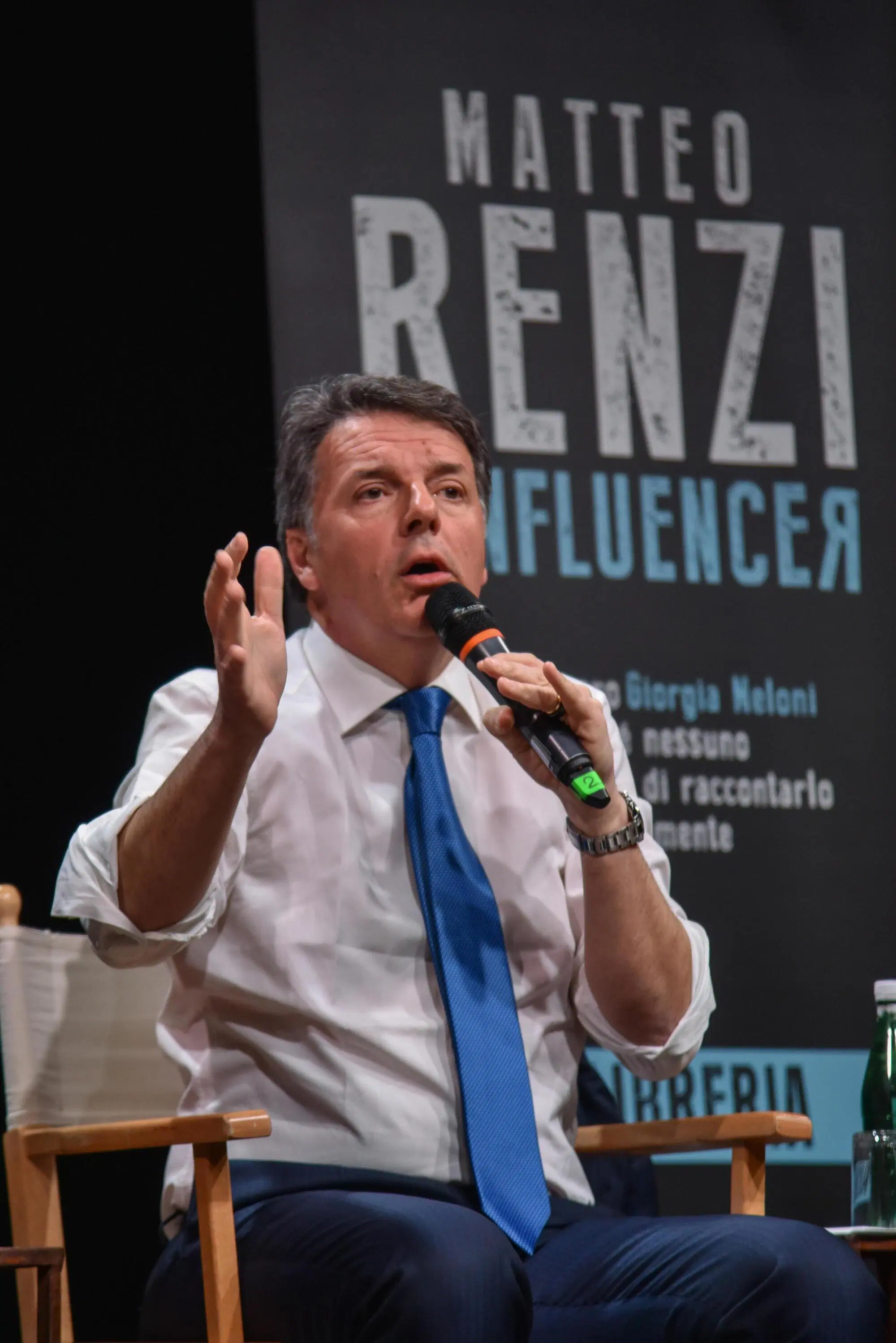 Matteo Renzi lascia la Mondadori