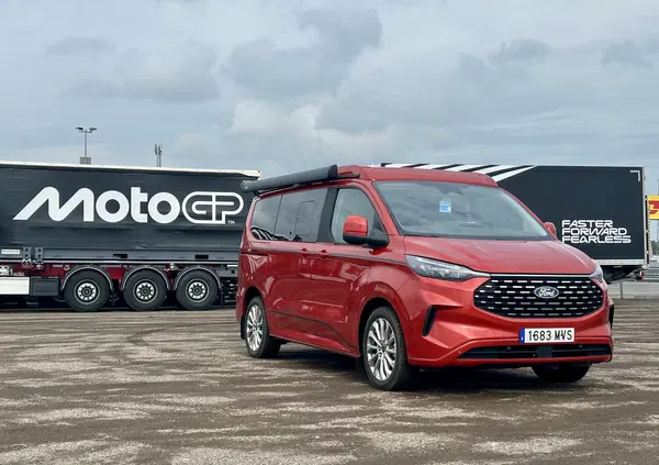 Siamo stati in Olanda per seguire la MotoGP dormendo in un Panama Van: la trasferta, le interviste, le docce del paddock e quei momenti che non si comprano [VIDEO]