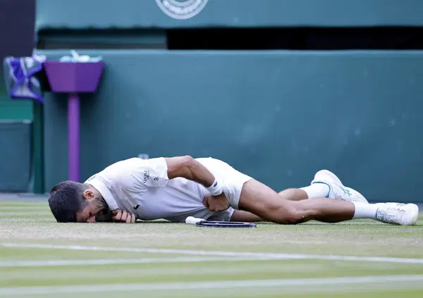 Ma perch&eacute; Djokovic non si &egrave; allenato a Wimbledon prima della semifinale? PARLA NOLE: &ldquo;Brutta caduta contro Cobolli, il mio corpo oggi non &egrave; pi&ugrave; lo stesso&rdquo;. &Egrave; allarme? E Sinner con il problema al gomito?