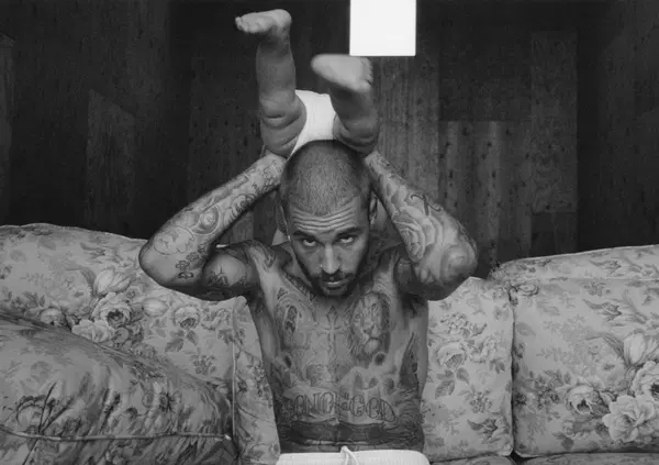 Abbiamo ascoltato Swag, il nuovo disco di Justin Bieber, ma com&rsquo;&egrave;? Intimo R&amp;B con &ldquo;la pelle bianca e l&rsquo;anima nera&rdquo;, l&rsquo;amore per la moglie Hailey e il figlio Jack Blues e nessuna traccia di Kanye West e P Diddy