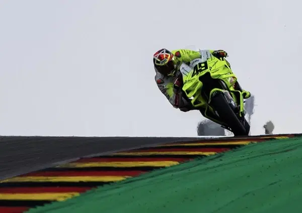 SCACCO A MARC MARQUEZ: Fabio Di Giannantonio estende il sacro romano impero al Sachsenring!  Tutto sul venerd&igrave; tedesco, tra telai di Bagnaia, gomme e nubifragi in vista