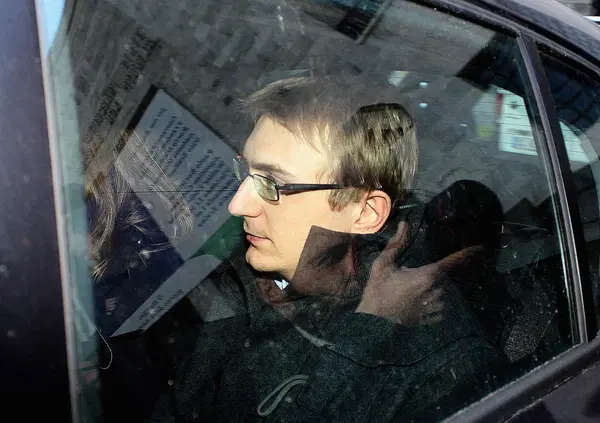 Omicidio Poggi, DNA MASCHILE IGNOTO SULLE LABBRA DI CHIARA: l&rsquo;assassino le ha messo una mano sulla bocca per impedirle di urlare? Non &egrave; di Stasi e non &egrave; di Sempio, allora a chi appartiene? E cosa c&rsquo;entra l&rsquo;assistente del medico legale? 