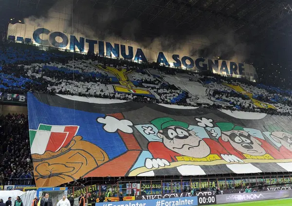 LA CURVA NORD FA CAUSA ALL'INTER. Niente abbonamenti agli ultras in black list, anche senza precedenti. E un pool di 20 avvocati far&agrave; causa civile alla societ&agrave;. Intanto per i costi &egrave; rivolta social