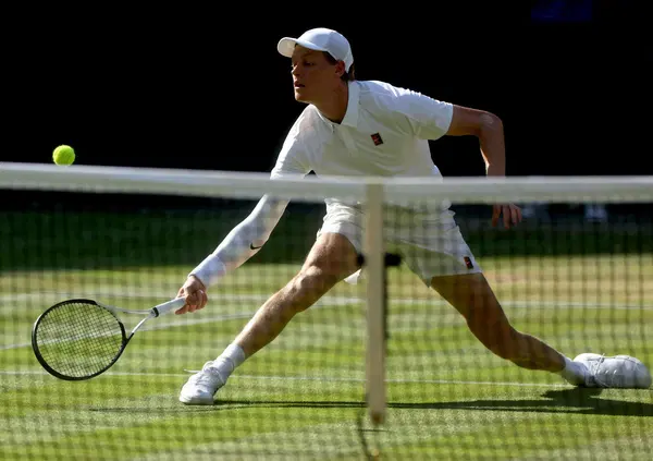 Finale di Wimbledon, come sta il gomito di Jannik Sinner? PARLA VAGNOZZI, che sulla sfida contro Alcaraz e l&rsquo;incubo del Roland Garros&hellip;