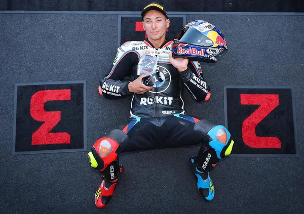 Toprak non si lamenta pi&ugrave;? Cala il tris a Donington e scavalca Bulega nella classifica di questa SBK che &ldquo;sembrava una Ducati Cup&rdquo;