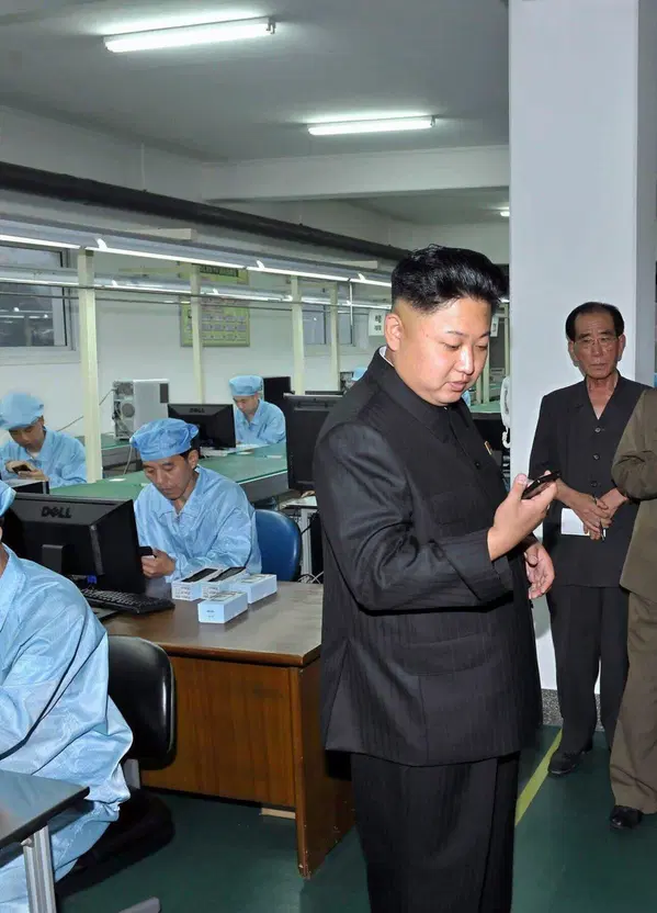 Abbiamo provato uno smartphone in Corea del Nord, ma come funziona? Android (modificato), app autorizzate e no chiamate internazionali: vi raccontiamo il viaggio nell'Internet "speciale&rdquo; di Kim Jong-un
