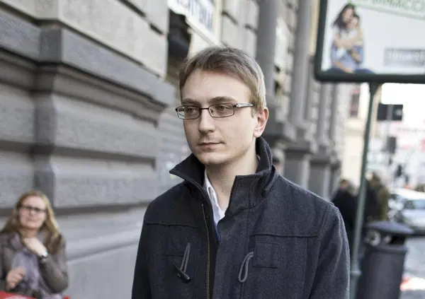 Omicidio Poggi, CHIARA HA MORSO IL SUO ASSASSINO? Viene da questo contatto il dna presente sulla lingua? &Egrave; stata aggredita da qualcuno di cui aveva paura? Davvero la lesione da calpestamento sulla coscia &egrave; collegabile ad Alberto Stasi? 