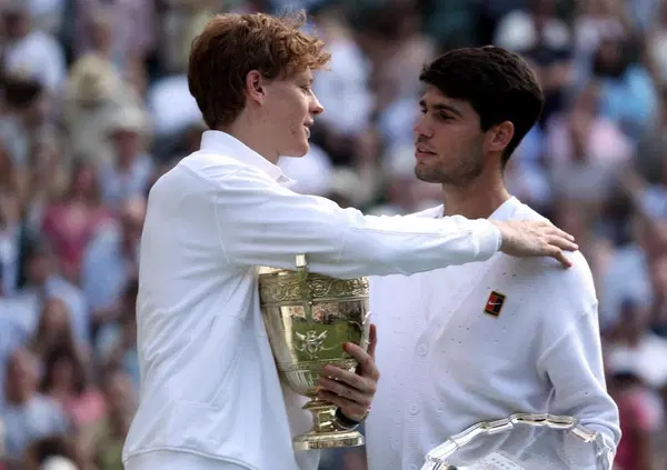 Panatta, Sinner campione a Wimbledon e la confessione di Alcaraz: &ldquo;Di quelle che sei pronto a fare solo quando sei disperato&rdquo;. Ma perch&eacute; Adriano per Jannik chiede &ldquo;per favore, applaudiamo tutti, dai&rdquo;?