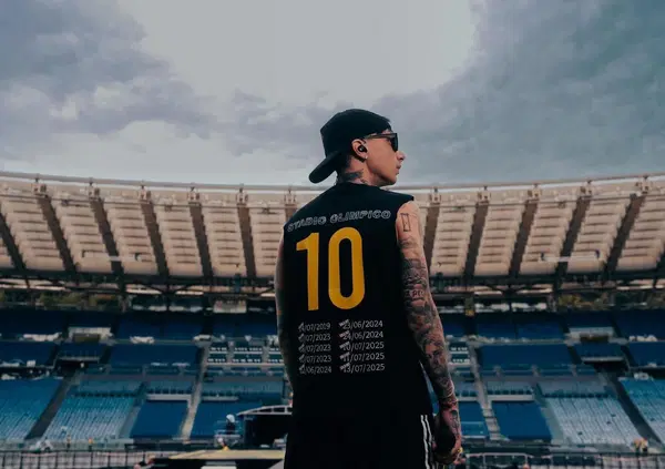 Siamo stati SOTTO LA PIOGGIA al DECIMO concerto di Ultimo allo Stadio Olimpico, ma com'&egrave; andata? SOLO NICCOL&Ograve; A ROMA PU&Ograve; INDOSSARE IL NUMERO 10 DOPO TOTTI. Il raduno a Tor Vergata? Una chiamata a raccolta per chi non si &egrave; mai sentito primo&hellip;