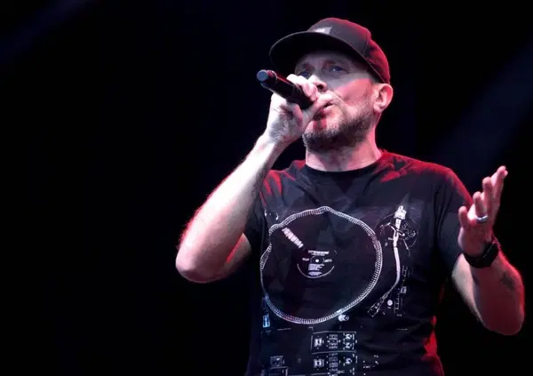 Max Pezzali, polemica social per il concerto all'Autodromo di Imola: "Non si sente un caz*o". Ma davvero l'acustica era pessima? Verificando non &egrave; proprio cos&igrave;...