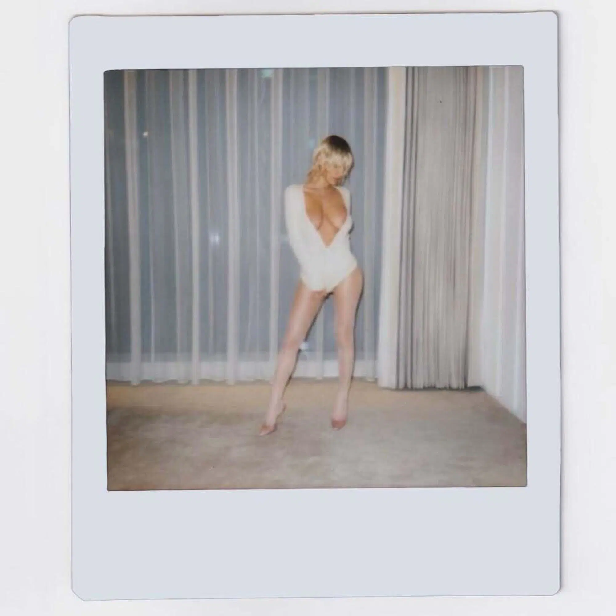 Bianca Censori e le foto che fanno discutere su Instagram