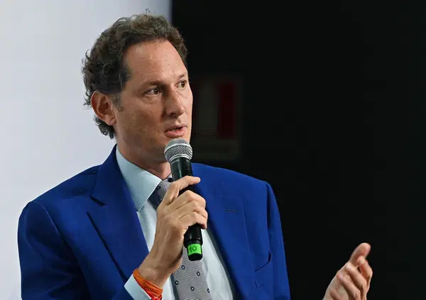 Belpietro (La Verit&agrave;) asfalta John Elkann e la Dynasty Agnelli: &ldquo;Dopo l&rsquo;accordo col Fisco chiuderanno gli stabilimenti o sceglieranno di salvare quel che resta della reputazione?&rdquo;