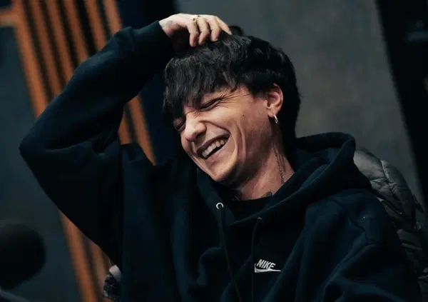 Ultimo ancora DA RECORD: la sua favola per sempre inizia con 200mila biglietti venduti in solo un&rsquo;ora su TicketOne. Un sold out gi&agrave; scritto per l&rsquo;unico live del 2026: altro che Vasco e Ligabue, a Tor Vergata con il raduno degli ultimi far&agrave; la storia&hellip;