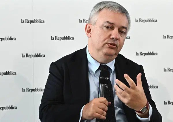 Maurizio Molinari &ldquo;ha diffamato&rdquo; Francesca Albanese a Rai News 24? C&rsquo;&egrave; un esposto all&rsquo;Ordine dei giornalisti, ma non ne parla nessuno. Riguarda le accuse di finanziamento di Hamas e i titoli accademici falsi&hellip;