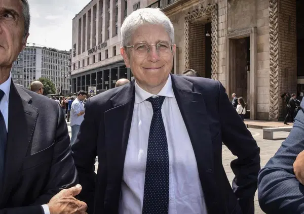 Elkann-fisco, Mario Giordano percula sui 175 milioni: &ldquo;Quindi gli eredi Agnelli sono dei benefattori dell&rsquo;erario?&rdquo;. La &ldquo;pensioncina&rdquo; di Donna Marella e gli orecchini di Ginevra &ldquo;se cadono in un tombino&rdquo;&hellip;