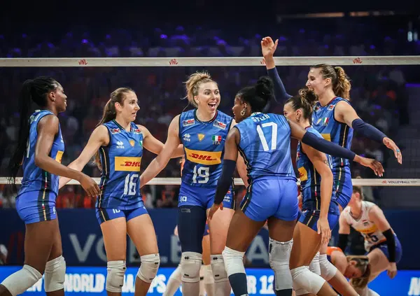 GUARDA MAMMA, COME SINNER! Il Volley femminile &egrave; uno schiacciasassi, dopo 26 vittorie consecutive arriva la finale VNL. E con questo Velasco...