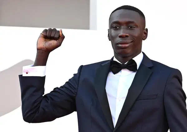 La cultura &egrave; scomparsa dai media? Ecco come hanno abdicato ai social: oggi Oscar Wilde viene bannato e Khaby Lame &egrave; il pi&ugrave; seguito al mondo: ma il pensiero critico pu&ograve; sopravvivere a TikTok?