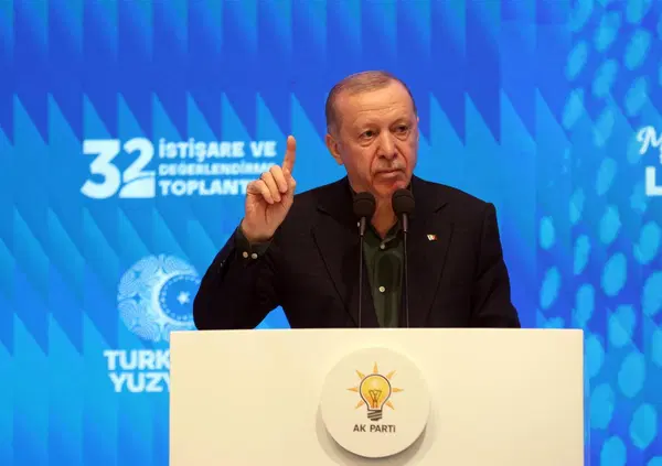 Sta tornando l'islam radicale (per &ldquo;colpa&rdquo; di Usa e Israele) e c'&egrave; qualcuno che gode. Chi &egrave;? La Turchia di Erdogan. Vi sveliamo il suo piano: controllare il Medio Oriente e spartirsi l'Africa (con Putin e Xi). Alla faccia dell'Europa...