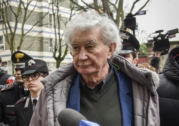 Omicidio Poggi, &ldquo;CHIARA UCCISA DA UNO 007&rdquo;. Lovati per assolvere Stasi e Sempio scomoda anche la storia: &ldquo;Assassinata come Trockij. Con Alberto erano due fidanzatini che andavano d&rsquo;amore e d&rsquo;accordo. Aveva scoperto qualcosa&rdquo;. E sul Santuario della Bozzola&hellip;