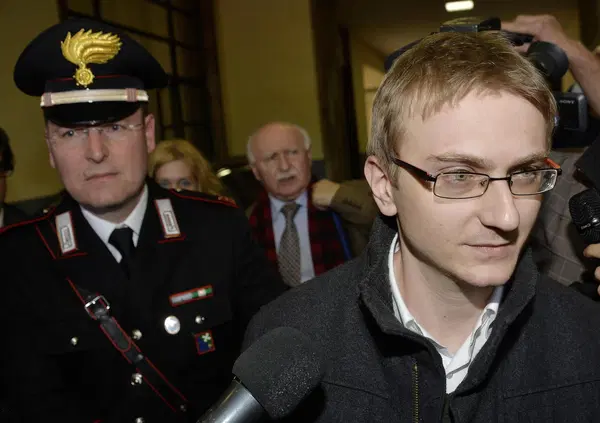 L&rsquo;omicidio di Chiara Poggi ARMA DI DISTRAZIONE DI MASSA? Andrea Cavallari &egrave; ancora a spasso in questa &ldquo;Giustizia&rdquo; che cerca assassini e si fa fregare da quelli gi&agrave; trovati. Ad Alberto Stasi c&rsquo;&egrave; solo da dire GRAZIE?