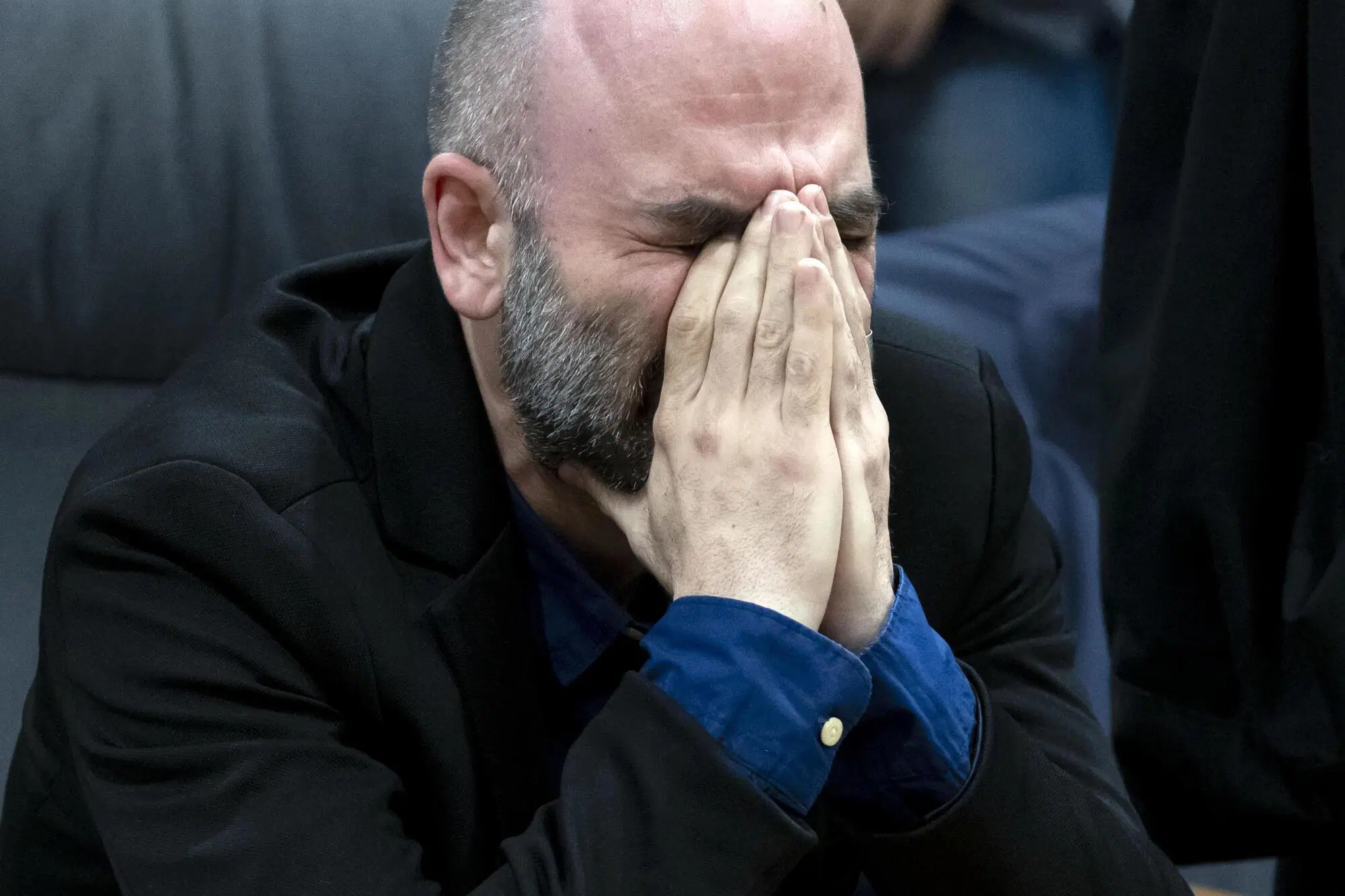 Roberto Saviano commosso durante la lettura della sentenza per il processo Bidognetti nell'aula della Corte di Appello di Roma