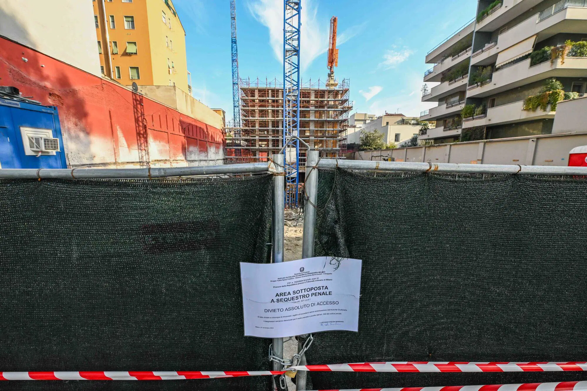 Uno dei cantieri sequestrati tra via Valtellina e via Lepontina a Milano