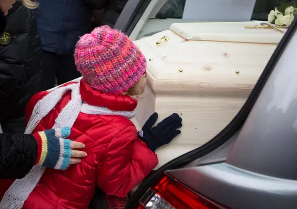 Strage di Corinaldo, Andrea Cavallari catturato a Barcellona dopo l'evasione: finita la fuga del 26enne scappato dopo la laurea. Ma come ha fatto ad allontanarsi cos&igrave;?