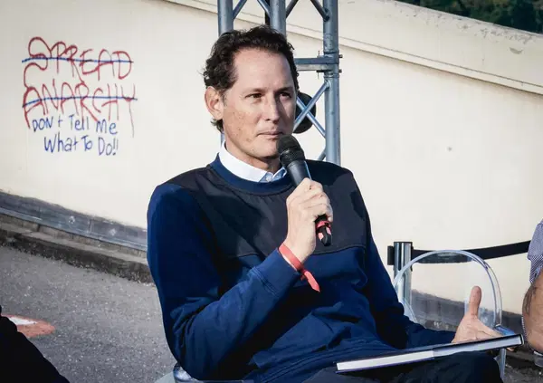 Elkann tra Dieselgate e Africa, nei guai anche per la Fiat? Stellantis a processo sul Multijet II. E intanto investe miliardi: s&igrave;, ma in Marocco (e blocca l'idrogeno). La Lega: &ldquo;Vergogna&rdquo;. E Calenda...