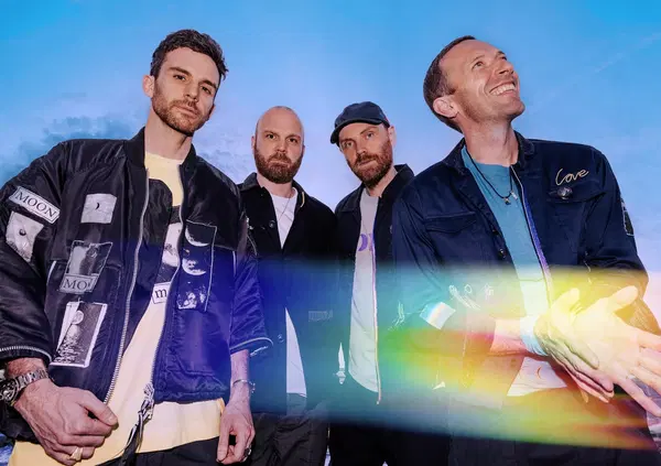Li avete visti gli amanti al concerto dei Coldplay? Avete riso? Male. Tutti contro il traditore, ma la verit&agrave; &egrave; un&rsquo;altra: ecco cosa vi dovrebbe far indignare...