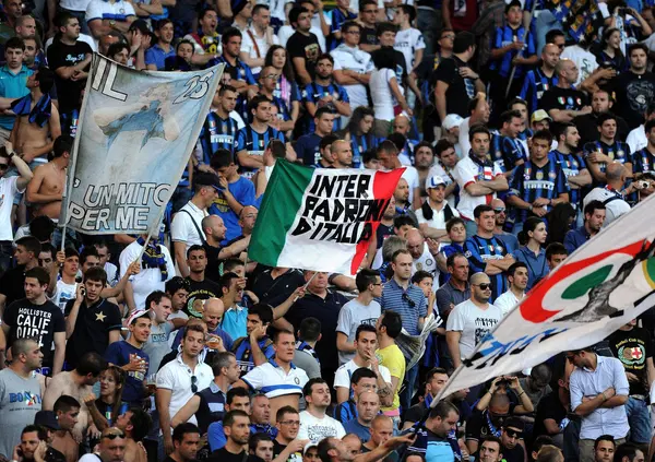 Ma l&rsquo;Inter si &egrave; tirata indietro o no sulle blacklist per la curva Nord? Ecco perch&eacute; sugli abbonamenti &egrave; il caos. E la Procura si innervosisce per le frasi di un capo ultr&agrave; e la presenza di Debora Turiello al Baretto