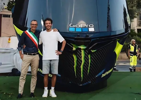 Casco di Valentino Rossi e Affidopoli: MATTEO RICCI DAL 46 AL 415? Indagato il candidato Pd nelle Marche, ex sindaco di Pesaro: e lui prova un salvataggio alla Marc Marquez. Scaricato anche dal Movimento 5 Stelle?