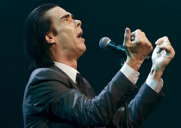 Siamo andati al concerto di Nick Cave a Pompei, ma com'&egrave; stato? Un'esplosione di vita tra le rovine. Poi lo abbiamo incontrato insieme alla moglie Susie e...